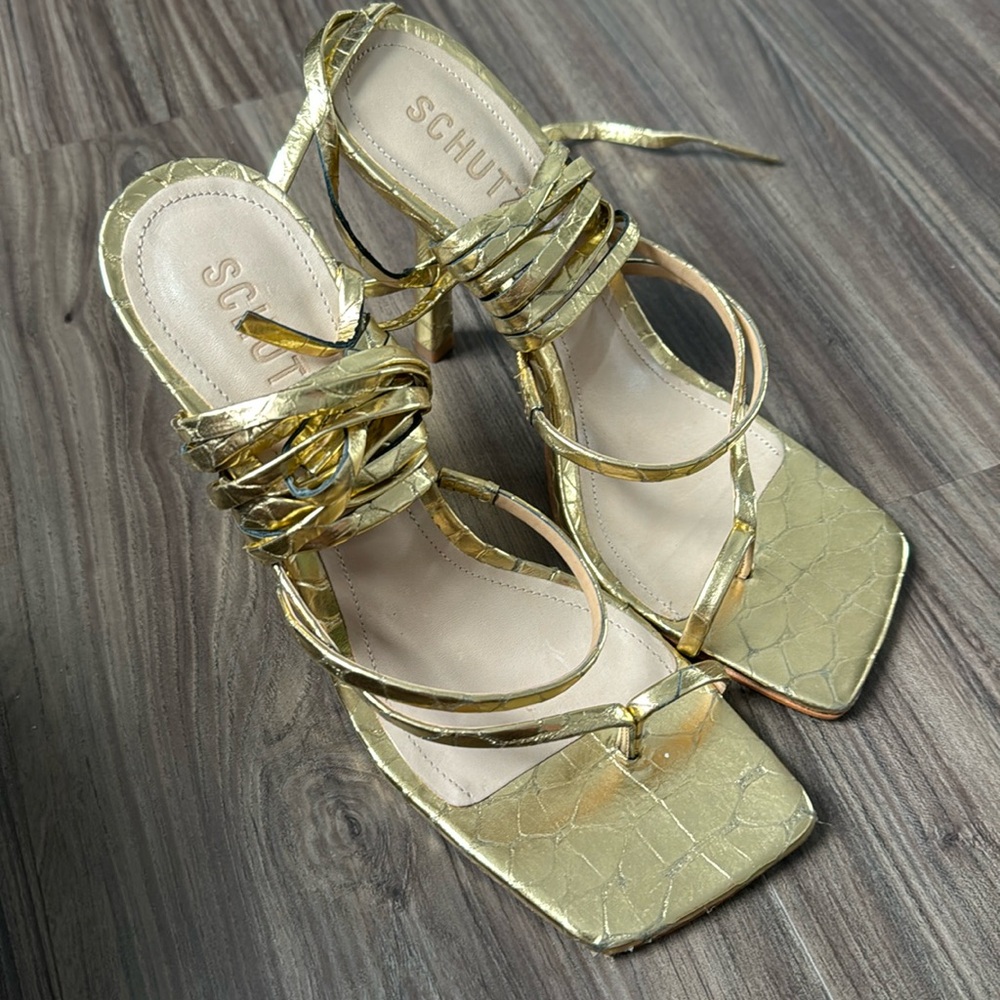 Schutz Krist Heel in Gold